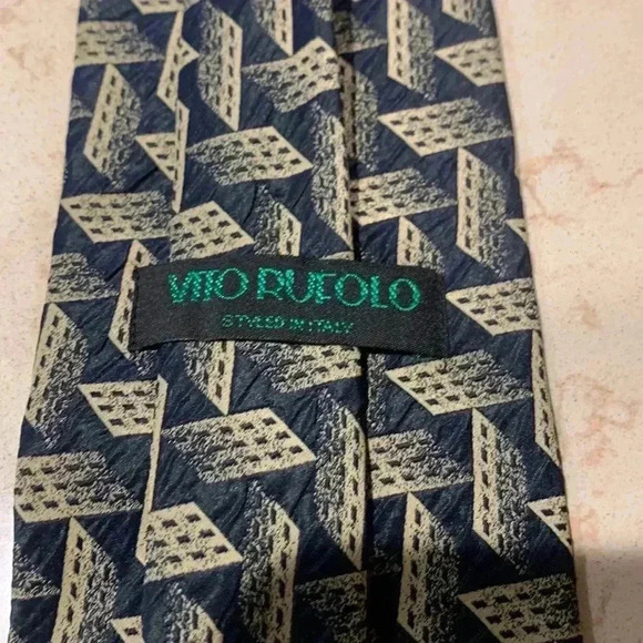 Vito Rufolo 85% wool/15% silk tie with 3-D fabric and elements - Picture 4 of 4